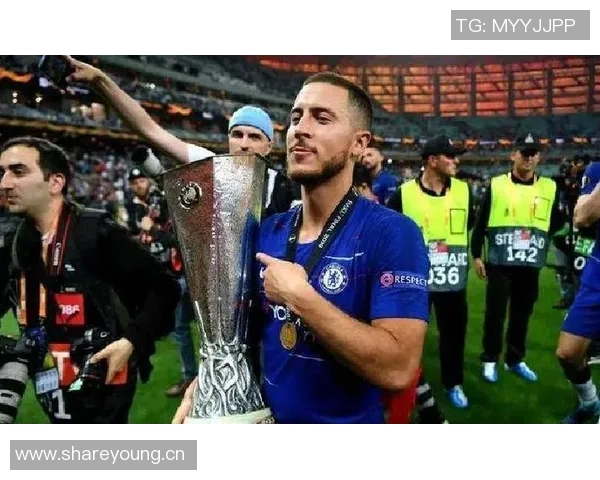 阿扎尔重返斯坦福桥分享照片感慨回家感觉真好